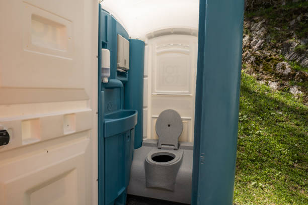Porta potty delivery and setup in Melrose Park, NY